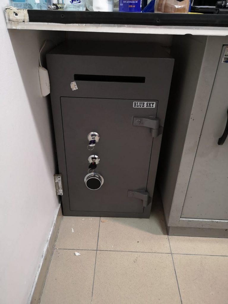 Instalación-Caja-fuerte-768x1024